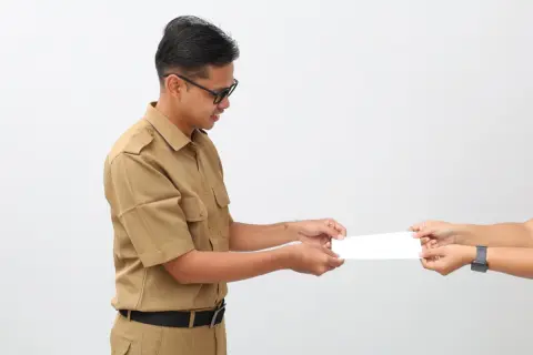 60代で資産3000万円、子どもは1人です。年金は年間300万円ほどで生活費は足りそうなので、相続税対策として生前贈与を検討しています。老後資金も確保すると、いくら渡すのがいいでしょうか？