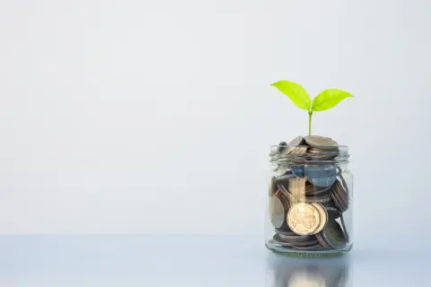 会社を退職することになりました。これまで会社の確定拠出年金に毎月積み立ててきたのですが、退職したらこのお金はどうなるのでしょうか？