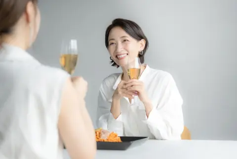 SNS「資産1億円で婚活」動画に「運用で増えるだけの使えないお金」「1億円持ってる人扱いは無理」「高収入な会社員と同じ」の厳しい声…“投資の実績”として立派でも「結婚でのメリット」が弱すぎる理由