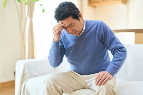 64歳で「厚生年金月10万円」を“繰上げ受給中”の父がハローワークへ。失業給付を「1円も」受け取っていないのに「月10万円」が支給停止に！“求職を申し込んだだけ”なのにナゼ!? 併給調整の仕組みとは