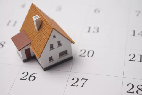 定年時に「残高1200万円」の住宅ローンを“一気に返すべきか”悩み中…夫に「団信あるから意味ない」と言われますが“利息がもったいない”と感じます。本当に「返済しないほうが得」でしょうか？