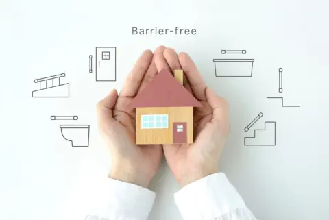 足が悪く「玄関に手すりの設置」を検討中の父に“見積もり28万円”と聞き驚き！ 義姉は「ウチは介護保険で自己負担2万円だった」と言いますが“認定”を受けていなくても可能ですか？ 対象工事と上限額とは