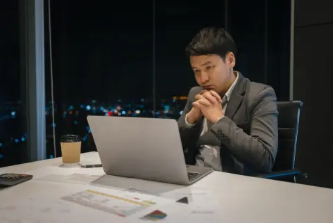 息子は「残業すれば年収が50万円増える」と毎月残業。同僚から「税金や社会保険料が増えるから、思ったほど手元に残らないよ」と言われたそうですが、手取りではいくら増えるのでしょうか？