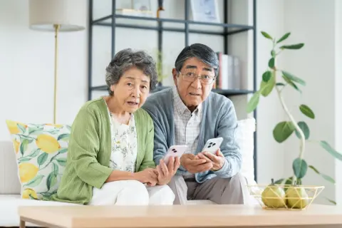 両親は2人で大手キャリアに月「1万7,000円」ほど払っています。父は3GB、母は5GB程度しか使いませんが、今の契約は使い方に合っているのでしょうか？