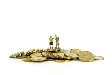 帰省した際に、70歳の父が退職金「3000万円」のうち、投資で「1500万円」の損失を出していたことが発覚！ 母と2人の老後資金は残り「1500万円」で足りるのでしょうか…？