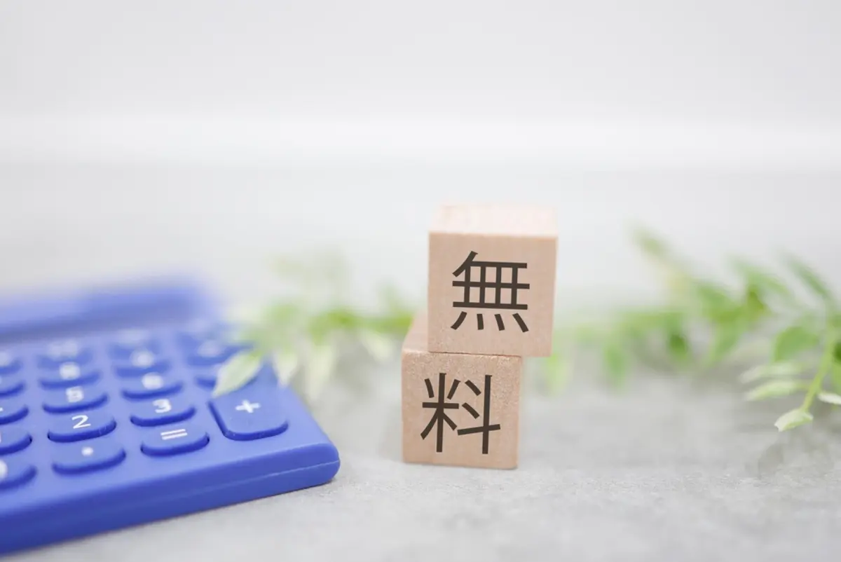 ネット通販で「あと2000円買えば送料無料」に。妻は「送料700円を払うのはもったいない」と商品を追加するつもりですが、送料無料のために「2000円」使うほうが“損”ではないのでしょうか？