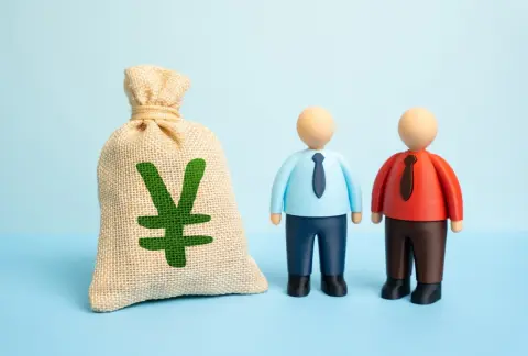 40歳・年収480万円の男性との結婚を母に反対されています。理由は「40歳でその年収は低すぎる」から。男性40歳・年収480万円は、一般的に見て低いほうなのでしょうか？