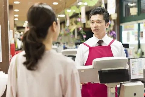 スーパーで会計を済ませた直後、財布の中に「20％引きクーポン」があることに気づきました。「もう会計済みなので使えません」と言われましたが、一度返品して会計をやり直してもらうのは非常識でしょうか？