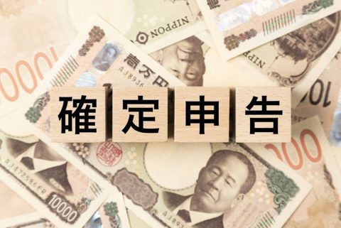 メルカリで不用品を売っていて、先月から「合計10万円」の売上が出ています。確定申告が必要になりますか？申告しない場合、どんな何か問題がありますか？