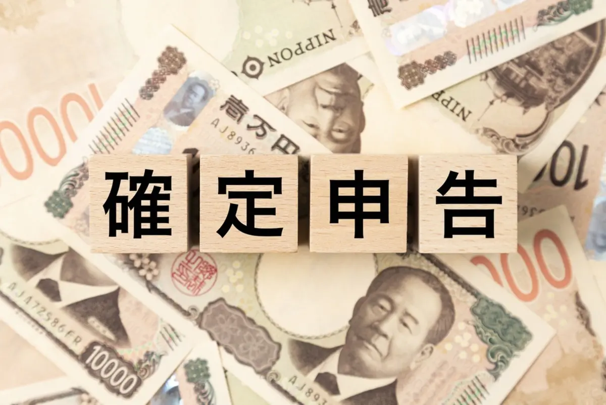 メルカリで不用品を売っていて、先月から「合計10万円」の売上が出ています。確定申告が必要になりますか？申告しない場合、どんな何か問題がありますか？