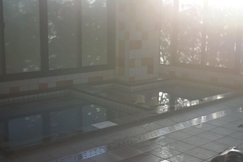 賃貸住宅の給湯器が壊れ、「修理まで1週間」と言われました。その間、近所の銭湯を利用した費用は自分で負担するしかないのでしょうか？