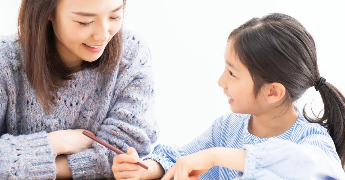 親子で勉強する様子