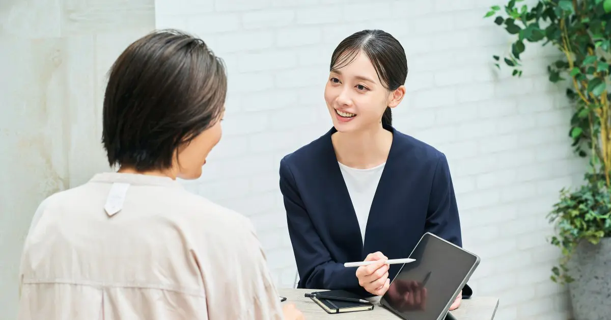 ライフプランナーに相談している様子