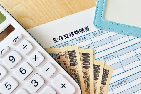 勤続30年目の国家公務員ですが、「100万円」の大台を超えたらしい“大企業”の今夏ボーナスがうらやましい…。実際、生涯年収に“官民格差”と言われるほどの差はあるんでしょうか？