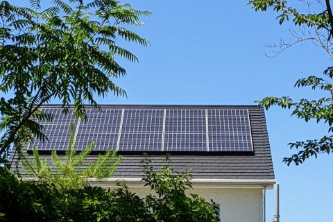 2027年から「太陽光パネル」の補助制度が変わるって本当!? マイホームにも今年のうちに設置しておくべき？ 次世代技術「ペロブスカイト」のランニングコストを比較