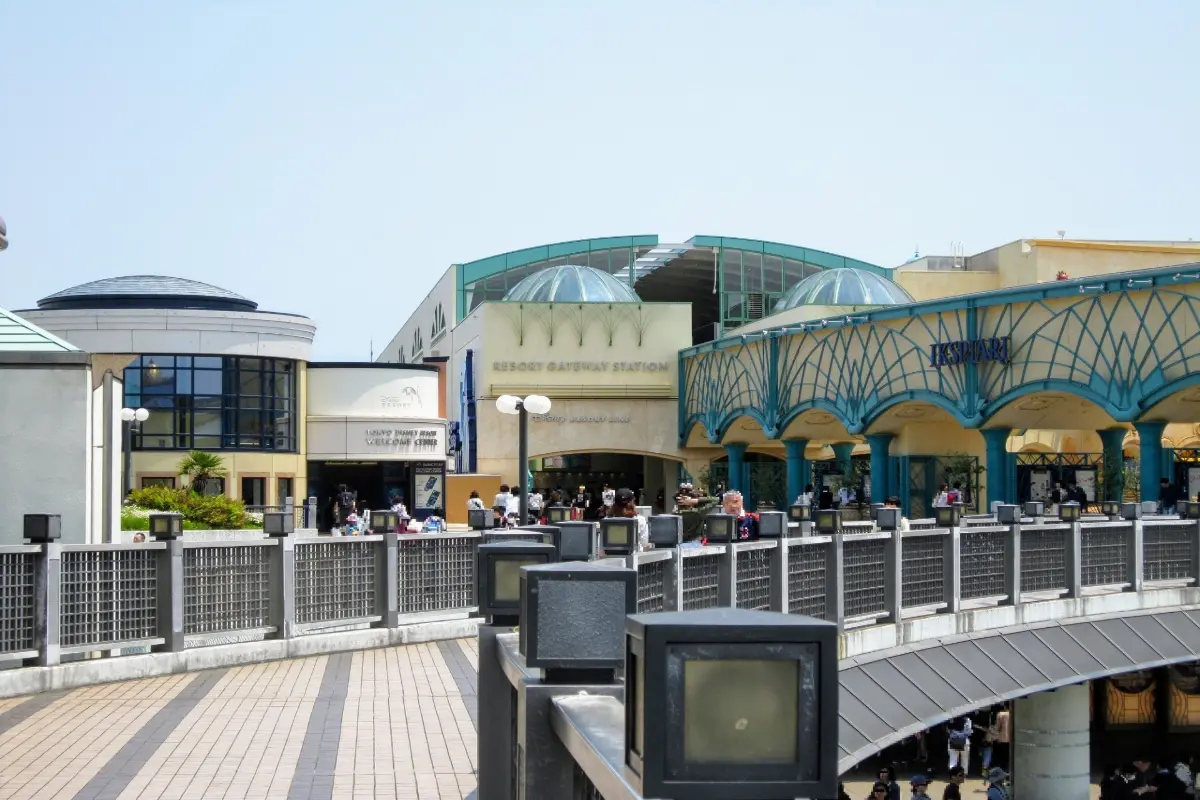 年1回のディズニー旅行、いくら貯めればいい？旅行費用と毎月の積立額を解説