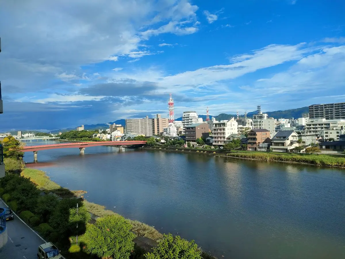 【高知県＝陸の孤島!?】「ドン・キホーテ」「東横イン」…なぜ高知は“大手チェーン”にとって「47都道府県制覇の最後」になるのか―“出店のハードルが高い”とされる理由を在住ライターが解説