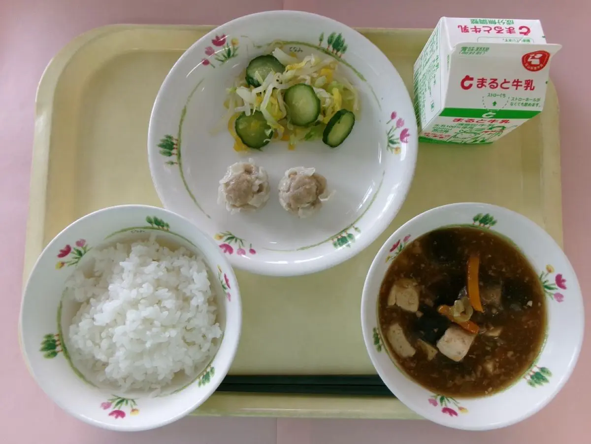 SNS「学校給食少なすぎ」画像に波紋！「戦時中？」「何のために税金を…」「小食の子でも足りない」の声に「基準は変わっていない、誤解」の投稿も、物価高の今「変わってない＝足りてない」？ 栄養量確保の厳しさとは