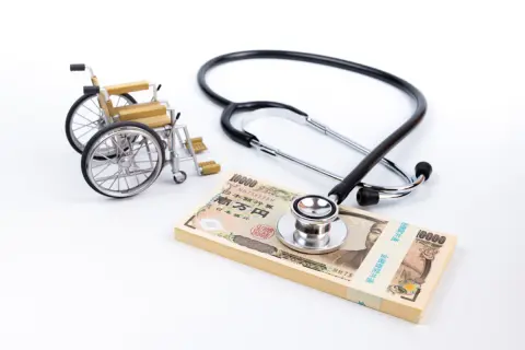 母の介護費「月9万円」を私が全額負担しています。兄は「相続は2人で半分ずつでしょ」と言いますが、3年間なら私の負担は「324万円」…不公平に感じるのですが、本当に同じ割合で分けるしかないのでしょうか？
