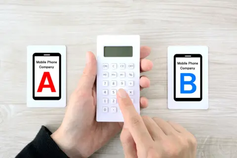 4年使っているスマホはまだ問題なく動きますが、通信費は毎月「9,000円」ほどです。端末はそのまま使いながら、料金プランだけ見直すことはできるのでしょうか？