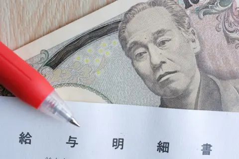 今月の給与明細を見たら、これまでなかった「健康保険料」と「厚生年金保険料」が引かれていました。勤務時間を少し増やしただけなのに、途中から社会保険に加入することはあるのでしょうか？