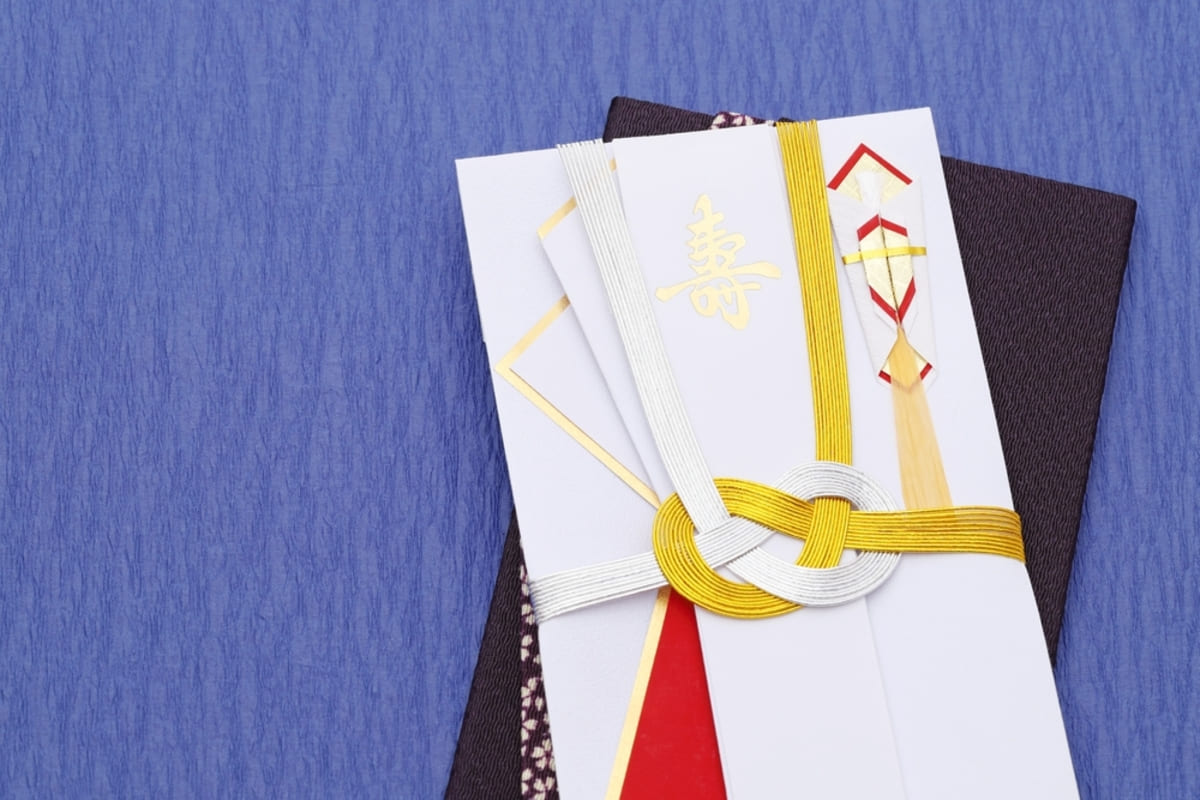 両親から「100万円」ずつ結婚祝いでもらいました。それぞれ「110万円以下」なので、贈与税はかかりませんよね?