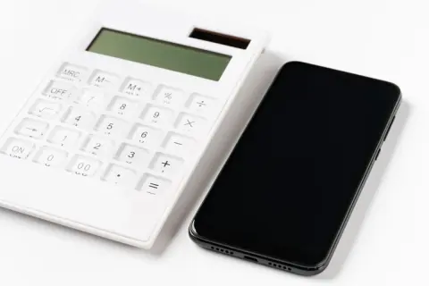 スマホ代が月「9000円」の友人は、月「1000円台」で使う私を見て驚いています。料金にこれほど差が出るのは、何が違うからでしょうか？