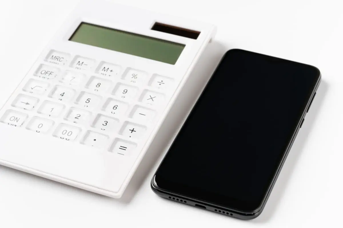 スマホ代が月「9000円」の友人は、月「1000円台」で使う私を見て驚いています。料金にこれほど差が出るのは、何が違うからでしょうか？