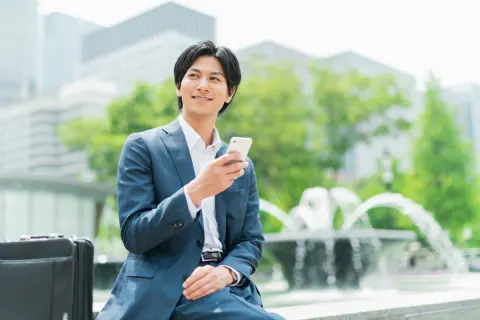 大学生の息子が「県庁」と「民間企業」の両方から内定をもらいました。提示された年収は「県庁：360万円」と「民間企業：400万円」。40歳になったときも民間企業の方が高いのでしょうか？