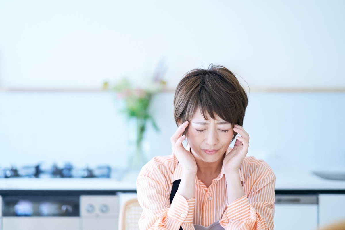 遠方に住む母が「生活保護」を申請し、私に「扶養照会」が届きました。共働きで世帯年収は「800万円」ですが、住宅ローンや教育費で家計はギリギリ…。それでも援助を断ると、母は生活保護を受けられなくなるのでしょうか?