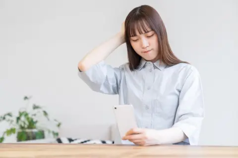 スマホの乗り換えで「2万円分還元」と言われました。ただ、月額料金は今より「3000円」高くなります。1年間使うと、結局どちらが得なのでしょうか？