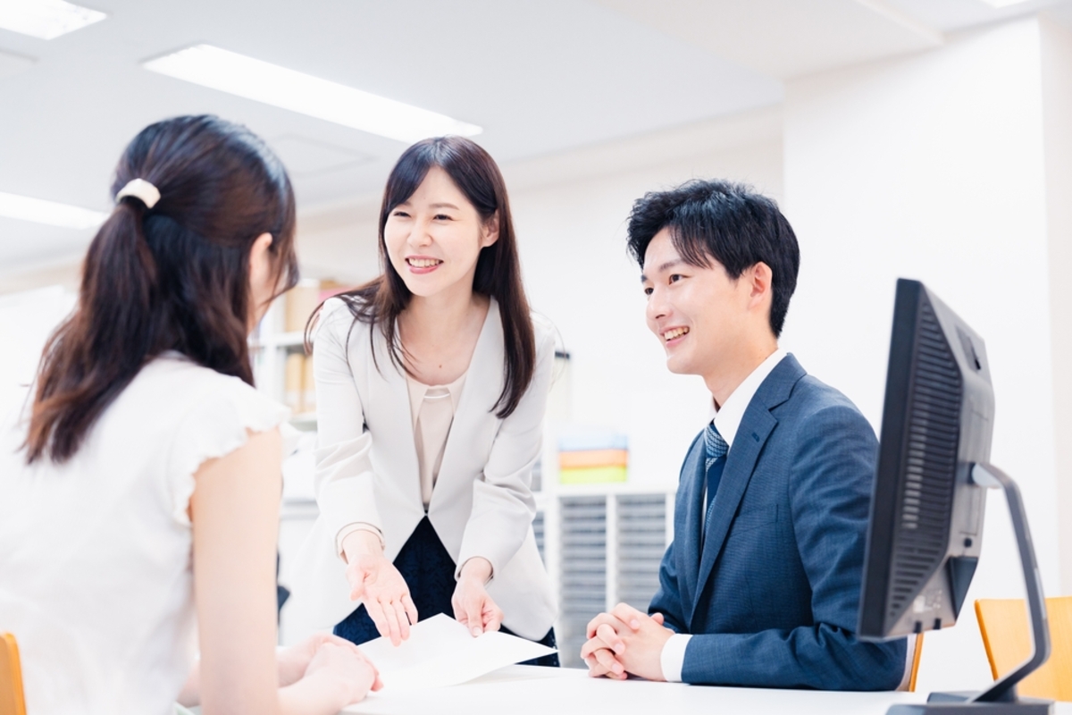 銀行で「NISAを月2万円」で開始したら、息子に「将来300万円になっても15万円損」と言われました…今どきは“ネット証券が得”と聞きましたが、そんなに違いがありますか?「信託報酬のカラクリ」とは