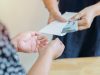 年金暮らしの両親宅へ家族5人で帰省。「食費として3万円お願い」と言われ、実家なのにと少しモヤモヤ…。帰省時の食費は、子ども側が負担するのが一般的なのでしょうか？