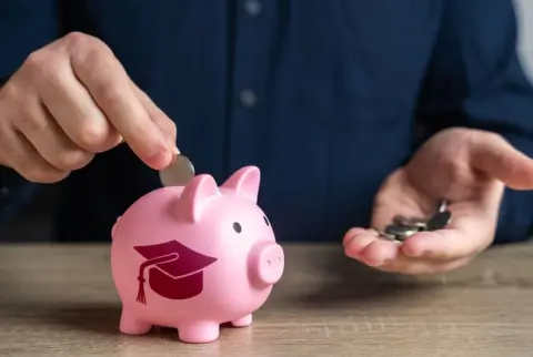 オルカンに「貯金100万円」投資したら、9月「90万円」に下がりショック！ 今後“子どもの大学入学”までに回復しなければと不安ですが、やはり「学資保険が安心」ですか？ 家計と“リスク許容度”の注意点