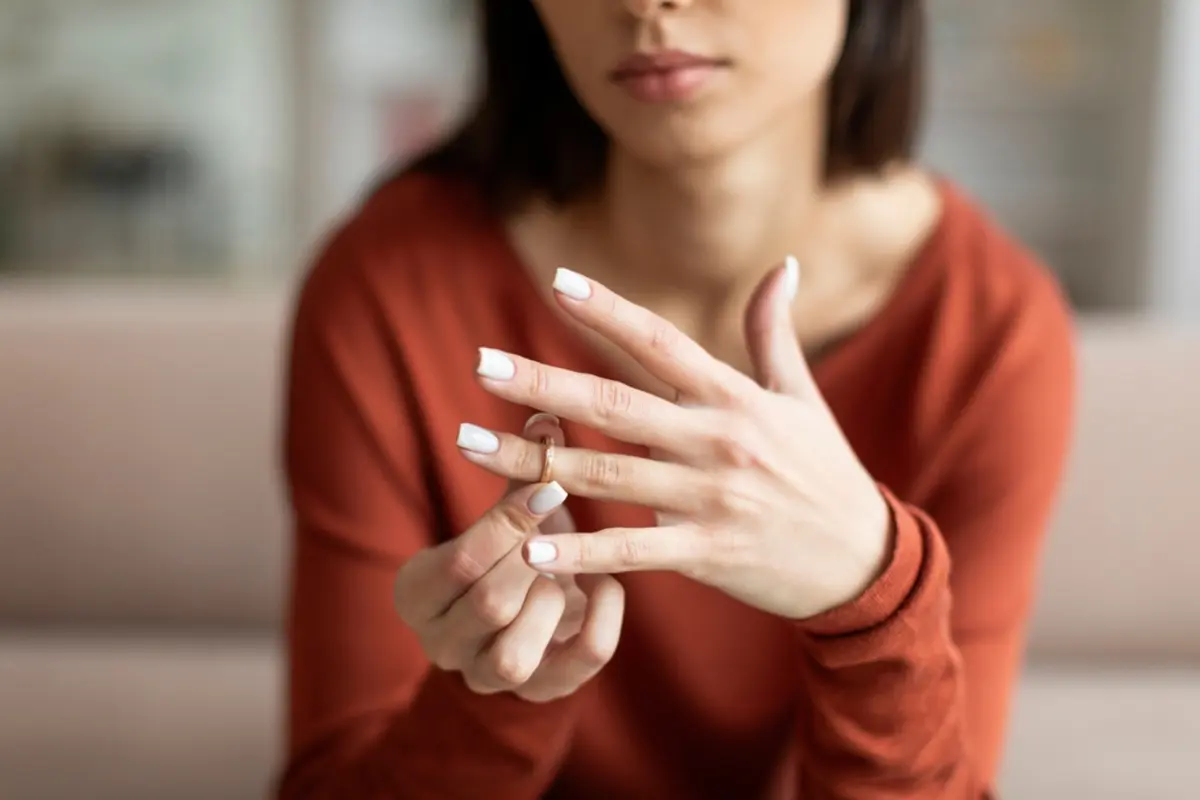 離婚することになり、夫が家に住み続けることになりました。住宅ローンは夫婦で借りていますが、夫の単独ローンに変更して、私はローンから抜けることはできるのでしょうか？