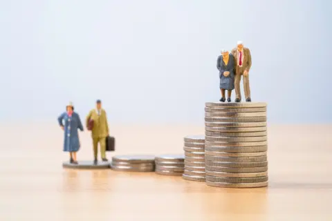 65歳から年金を受け取らず、年金の繰下げ受給をすると毎月の受取額が増えると聞きました。何歳まで繰下げると一番得になるのでしょうか？