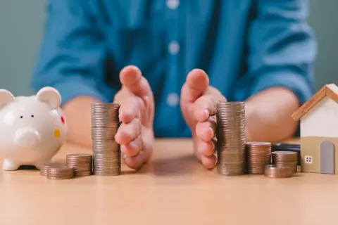 亡くなった父は「孫の教育費」として5年間、兄にだけ毎年「100万円」を援助。不公平に感じますが、本人は「教育費だから遺産とは別」とのこと…。遺産分割では考慮されないのでしょうか？