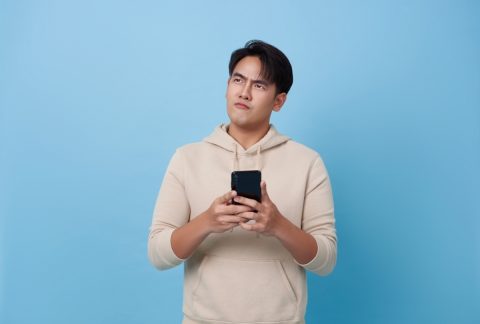 親が高齢で、15年以内には4000万円ほど相続する可能性があります。今は住宅ローンや教育費で家計に余裕がないのですが、将来相続できるなら、今は無理に貯金しなくても大丈夫でしょうか？