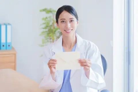セカンドオピニオン用に紹介状を頼んだら5000円近くかかりました。ただの紙1枚になぜそんな高額な費用がかかるのでしょうか？