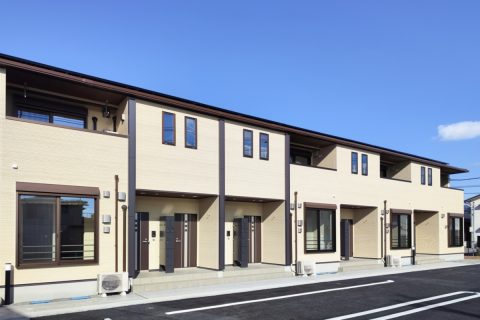現在無職ですが、失業給付や貯金はあります。公営住宅は収入が少ない人向けというイメージがありますが、無職でも申し込みできるのでしょうか？