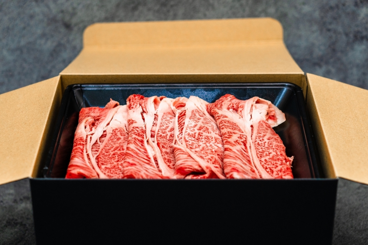 友人がふるさと納税で「10万円」寄付し、高級肉や海産物をたくさん受け取っていて驚き！ 自己負担が「2000円」なら、寄付額が多い人ほど返礼品をたくさんもらえて“得”なのでしょうか？