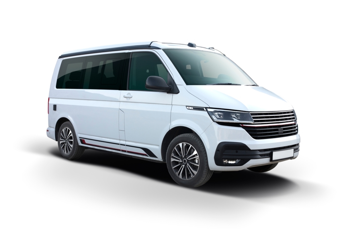 新車のミニバン（400万円ほど）の購入を考えています。子どもの教育費や住宅ローンもあるのですが、年収いくらくらいあれば無理なく購入できるのでしょうか？