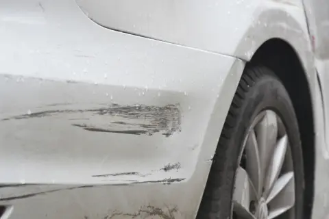 車の“修理代6万円”に「自腹のほうが得」と言う夫…車両保険を使うと“翌年の保険料”が「3万7000円→5万6000円」になるそうですが、保険料が“数年高いまま”なら「6万円払うべき」でしょうか？