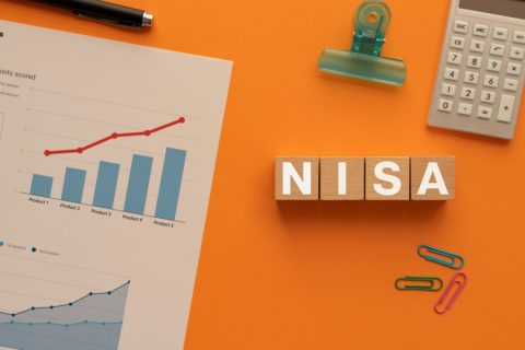 【新NISA】65歳で「2000万円」を達成！ 年金15万円に加え“毎月10万円”ずつ「年利4％で運用しながら取り崩し」すると、何歳で尽きる？ 注意すべき「順序リスク」と“資産寿命”をシミュレーション