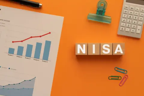 【新NISA】65歳で「2000万円」を達成！ 年金15万円に加え“毎月10万円”ずつ「年利4％で運用しながら取り崩し」すると、何歳で尽きる？ 注意すべき「順序リスク」と“資産寿命”をシミュレーション