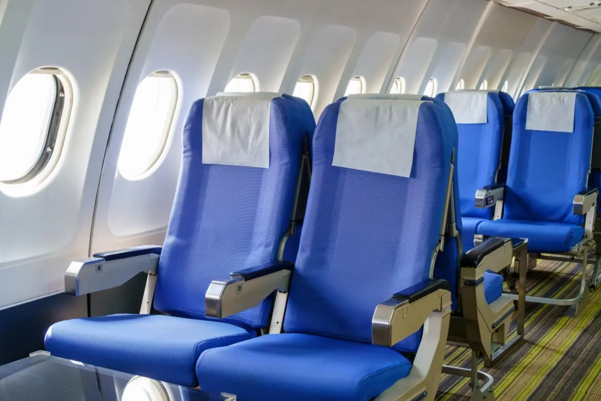 夫は飛行機に乗るたび「＋数千円」の座席指定をしますが、私は空いている席で十分だと思っています。短時間の移動でも、追加料金を払って座席を選ぶメリットはあるのでしょうか？