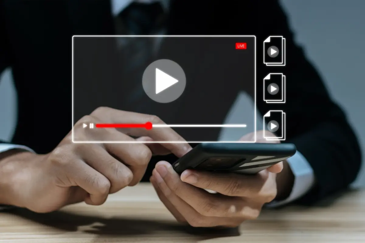 「1ヶ月無料」の動画配信サービスに登録した父。半年後、毎月「2000円」引き落とされていたことが発覚！ 無料期間が終わってから一度も見ていないそうですが、支払った料金は返金してもらえるのでしょうか？