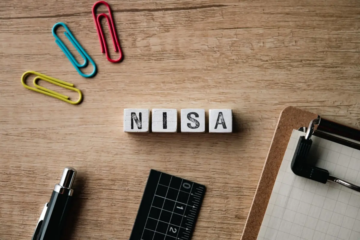 「NISA口座は一度開いたら変えられない」と思っていました。10月1日から金融機関を変更できるそうですが、今持っている投資信託はどうなるのでしょうか？