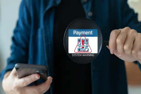 路上で「PayPayで1万3000円送金するので、現金1万円ください」の“声掛け”が発生！ SNSでは「クレカ現金枠と同じ？」「不正取得ポイントの現金化」など物議もナゼ？ アカウント停止リスクも確認