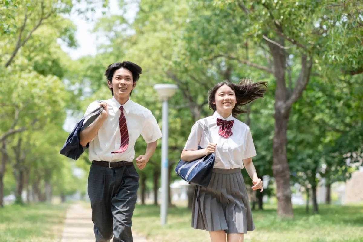 友人夫婦は子ども2人を私立に通わせ、毎年旅行にも行っています。「世帯年収1000万円」あれば、こんなにゆとりのある生活ができるのでしょうか？